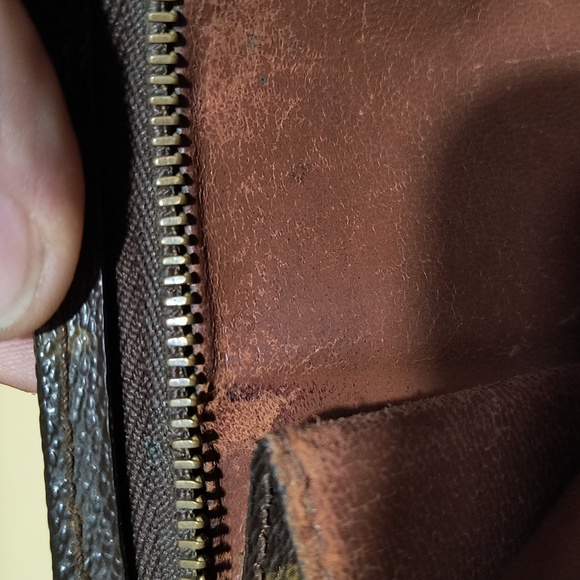 Authentic Louis Vuitton Monogram Poche Toilette 19 M47544 Cosmetics Pouch - Picture 9 of 16